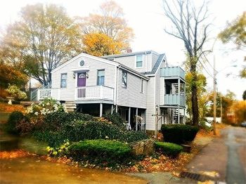 16 Lindbergh Ave