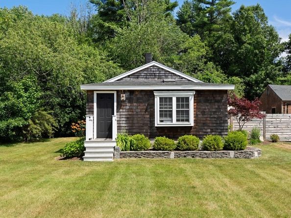 96 Forest St, Pembroke MA 02359