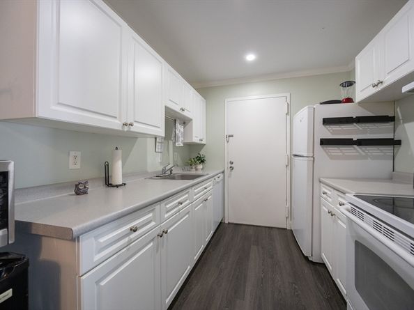 7 Village Way 4, Natick MA 01760