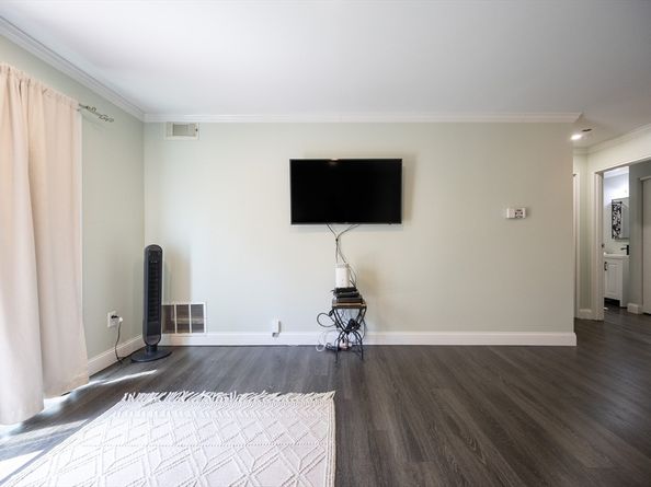 7 Village Way 4, Natick MA 01760