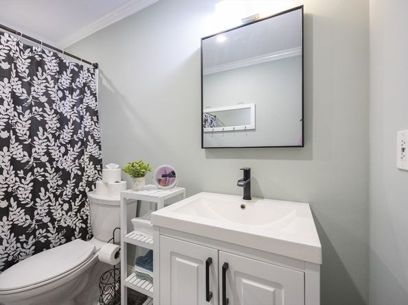 7 Village Way 4, Natick MA 01760