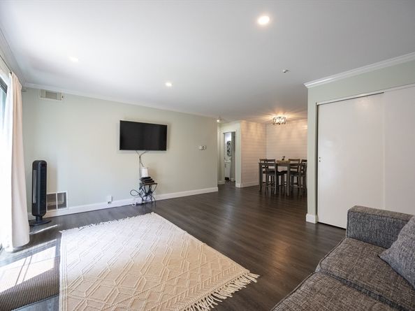 7 Village Way 4, Natick MA 01760