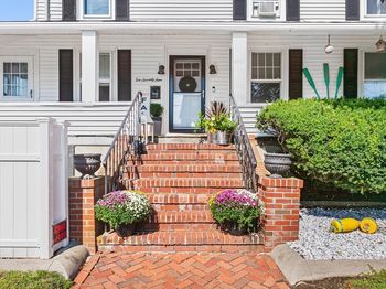 1077-1079 Shirley St