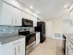 8102 NW 96th Ter, Tamarac FL 33321