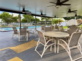 8102 NW 96th Ter, Tamarac FL 33321