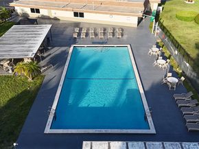 8102 NW 96th Ter, Tamarac FL 33321