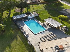 8102 NW 96th Ter, Tamarac FL 33321