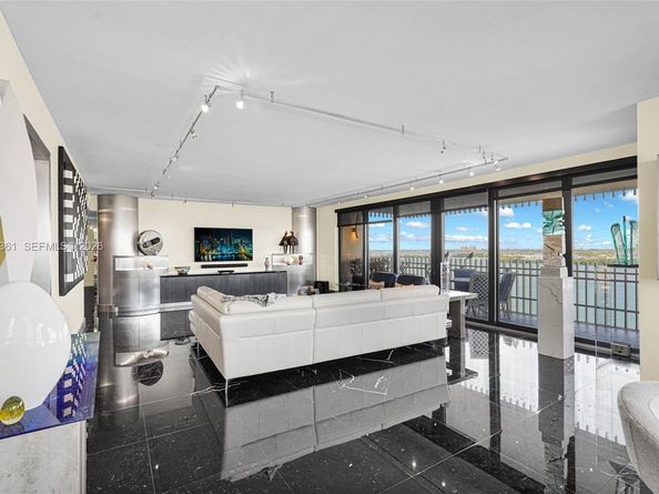 1 Grove Isle Dr A1110, Miami FL 33133