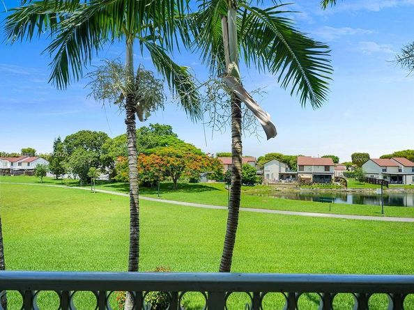 10022 NW 7th St 207, Miami FL 33172
