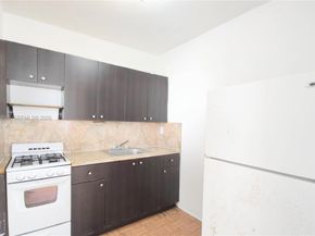 1565 SW 6th St, Miami FL 33135