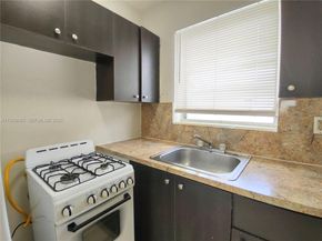 1565 SW 6th St, Miami FL 33135