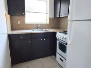 1565 SW 6th St, Miami FL 33135