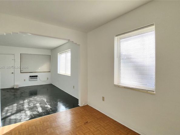 1565 SW 6th St, Miami FL 33135