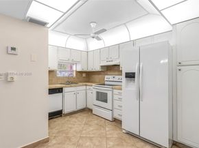 9820 S Hollybrook Lake Dr 106, Pembroke Pines FL 33025