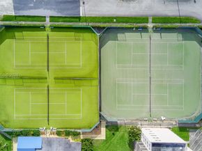 9820 S Hollybrook Lake Dr 106, Pembroke Pines FL 33025