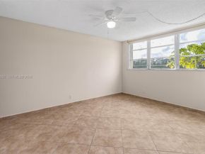 9820 S Hollybrook Lake Dr 106, Pembroke Pines FL 33025