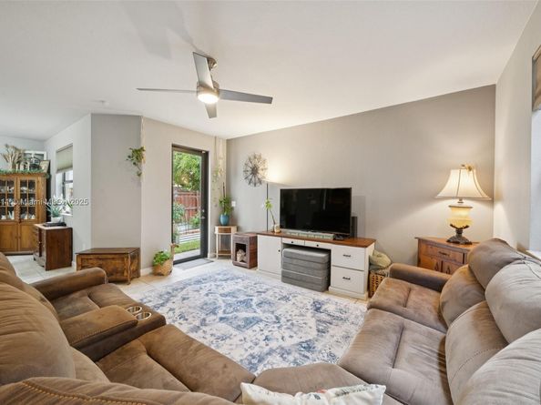 627 SE 34th Ave, Homestead FL 33033