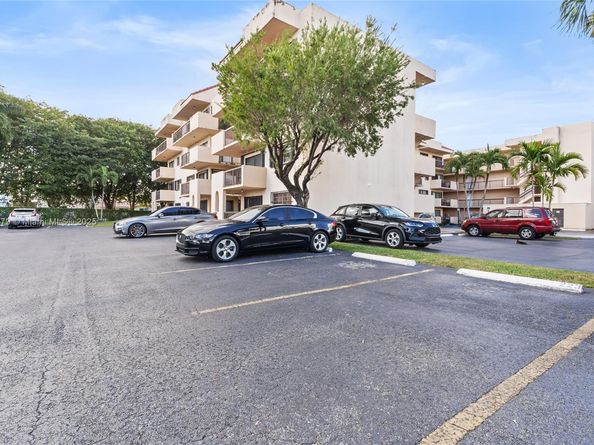 995 SW 84th Ave 223, Miami FL 33144