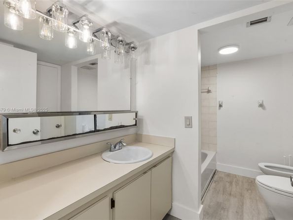 995 SW 84th Ave 223, Miami FL 33144