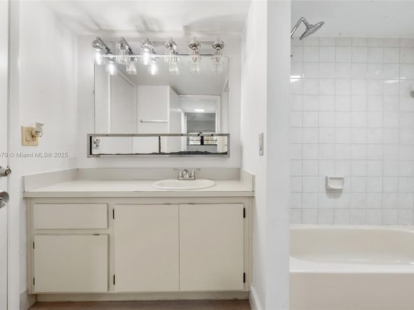 995 SW 84th Ave 223, Miami FL 33144
