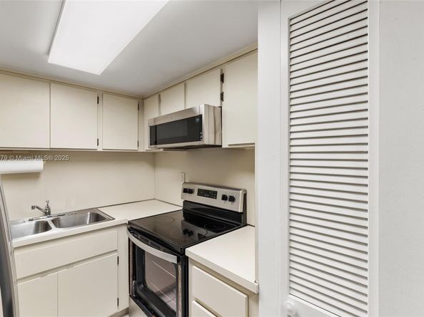 995 SW 84th Ave 223, Miami FL 33144