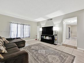 2700 S University Dr 3C, Davie FL 33328