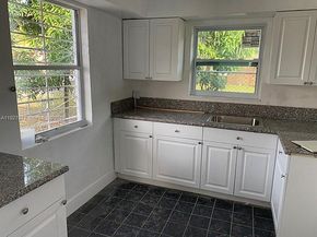 10 NW 28th Way, Fort Lauderdale FL 33311