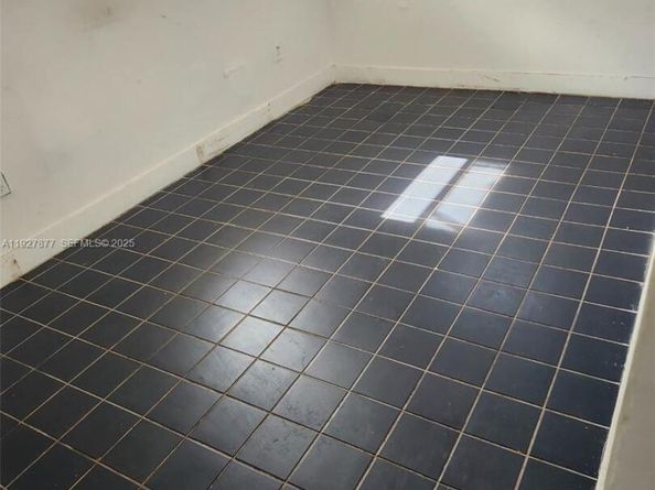 10 NW 28th Way, Fort Lauderdale FL 33311