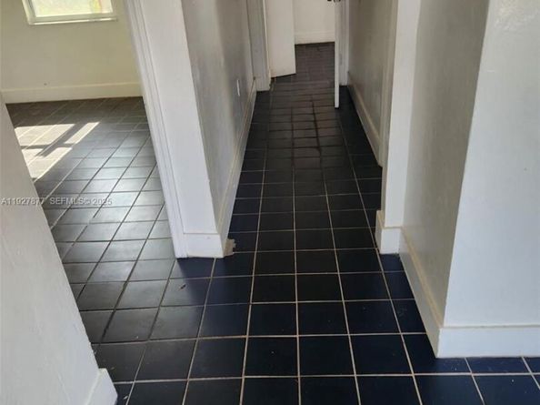 10 NW 28th Way, Fort Lauderdale FL 33311