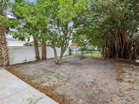 3851 NW 172nd Ter, Miami Gardens FL 33055
