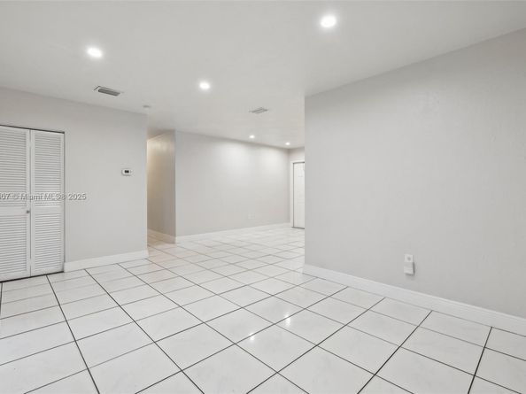 3851 NW 172nd Ter, Miami Gardens FL 33055