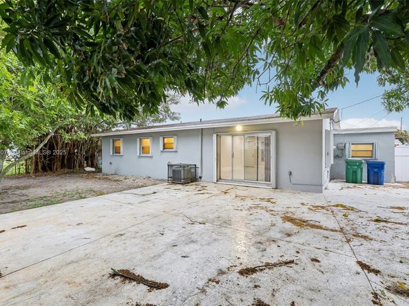 3851 NW 172nd Ter, Miami Gardens FL 33055