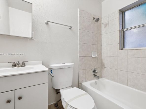 3851 NW 172nd Ter, Miami Gardens FL 33055