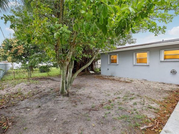 3851 NW 172nd Ter, Miami Gardens FL 33055