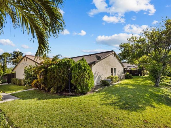 3502 Waterview Cir, Palm Springs FL 33461