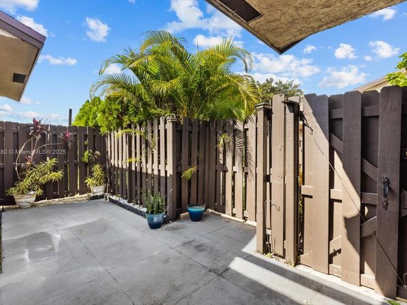 3502 Waterview Cir, Palm Springs FL 33461