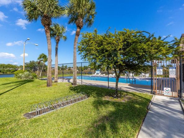 3502 Waterview Cir, Palm Springs FL 33461