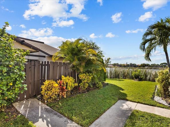 3502 Waterview Cir, Palm Springs FL 33461