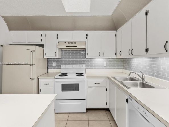 3502 Waterview Cir, Palm Springs FL 33461