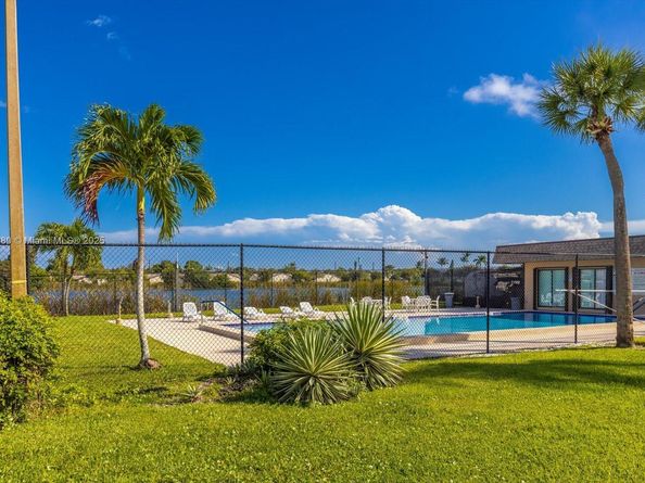 3502 Waterview Cir, Palm Springs FL 33461