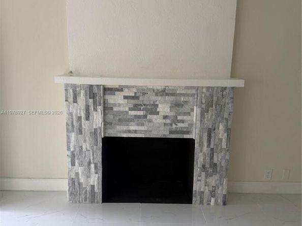 911 NW 45th St, Miami FL 33127