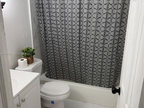 911 NW 45th St, Miami FL 33127