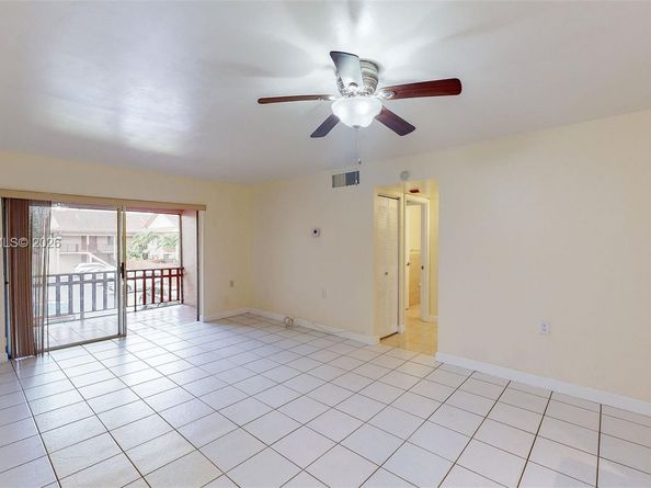 11207 SW 88th St 217A, Miami FL 33176