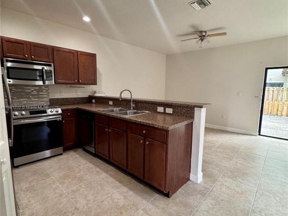 3204 SE 5th St, Homestead FL 33033