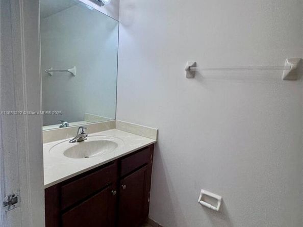 3204 SE 5th St, Homestead FL 33033