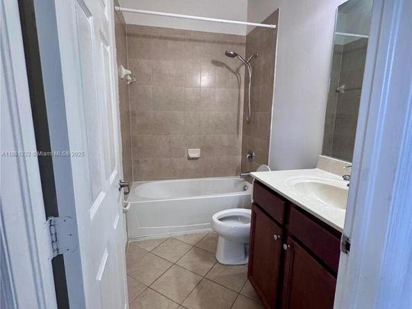 3204 SE 5th St, Homestead FL 33033