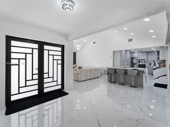 3705 NW 82nd Ave, Coral Springs FL 33065