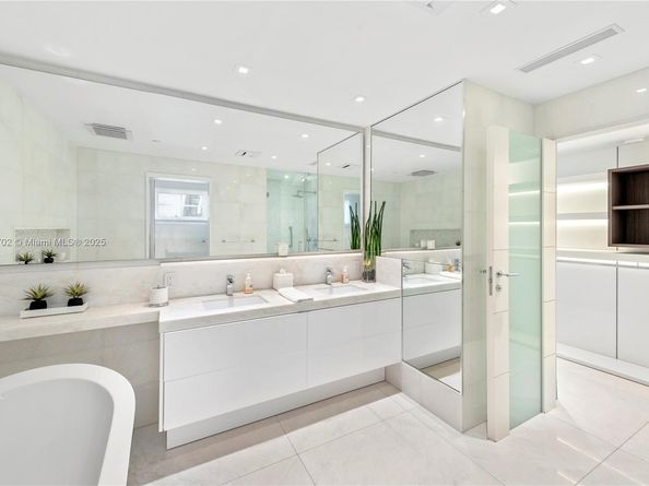 15512 Fisher Island Dr 15512, Miami Beach FL 33109