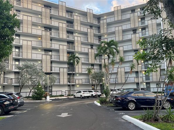 20500 W Country Club Dr 117, Aventura FL 33180