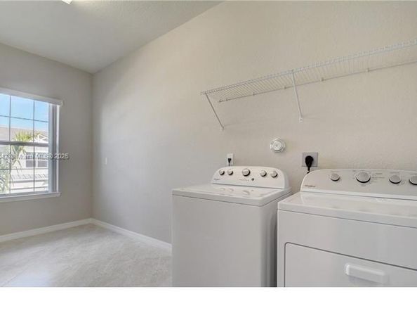 1422 Silk Oak Dr, Hollywood FL 33021